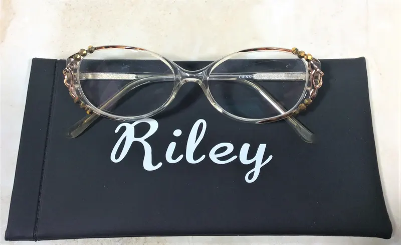 GOLD CRYSTAL READERS for you to enjoy every day. Lightweight plastic frame enhanced with Crystals. Free Faux Leather cas