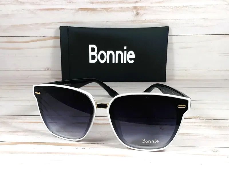 Personalized Sunglasses: Engraved Name, UV Protection, Wayfarer Shades